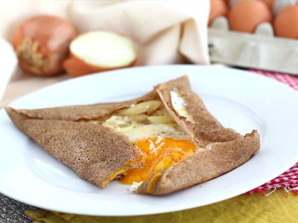 Celozrnné pohánkové palacinky so šunkou, syrom a vajcom - Príprava krok 4