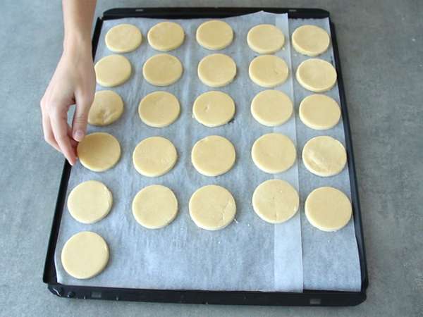 Alfajores - argentínsky chlieb s mliečnym džemom a kokosom - Príprava krok 5