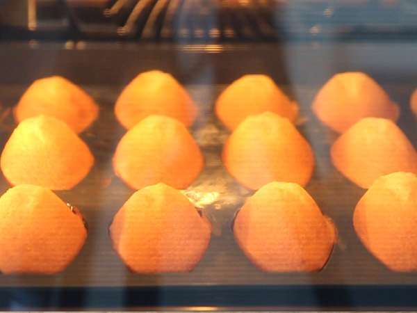 Jednoduchý recept na obyčajné, nadýchané madeleines - Príprava krok 4