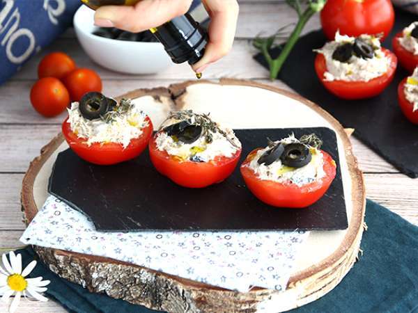 Paradajky plnené tuniakom, syrom fromage frais a olivami - Príprava krok 4