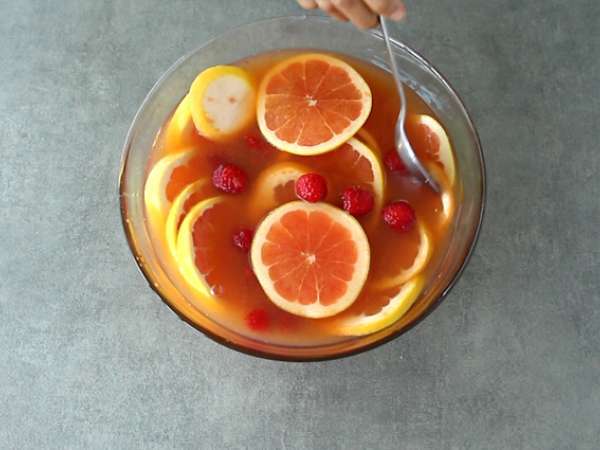 Ružová sangria s ružovým vínom - Príprava krok 2