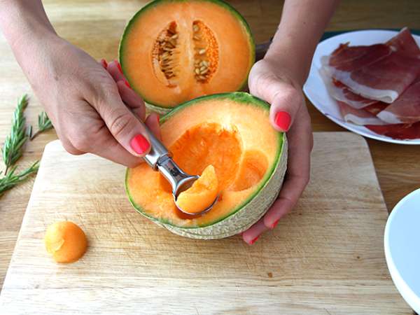 Melón, šunka a rozmarínový aperitív kebab - Príprava krok 1
