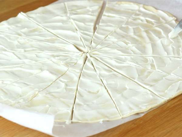 Croissanty z lístkového cesta so šunkou a syrom fromage frais - Príprava krok 1