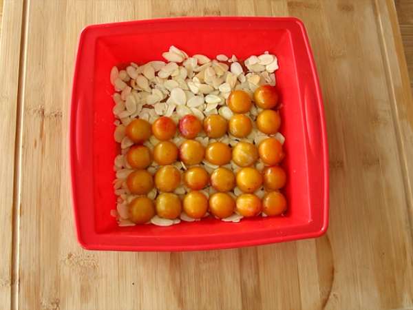Mirabelle a mandľový obrátený koláč - Príprava krok 2