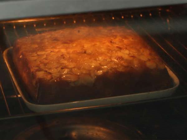 Mirabelle a mandľový obrátený koláč - Príprava krok 7