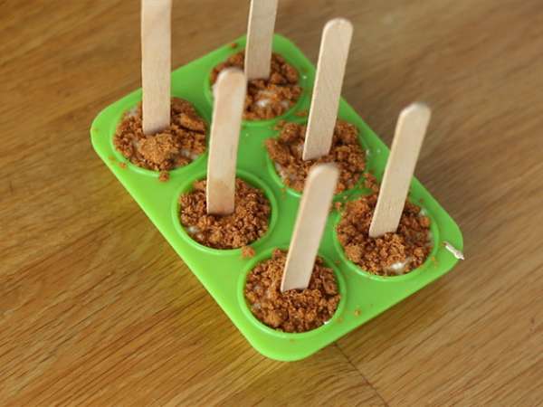 Horké čokoládové lízanky: biela čokoláda + speculoos - Príprava krok 3
