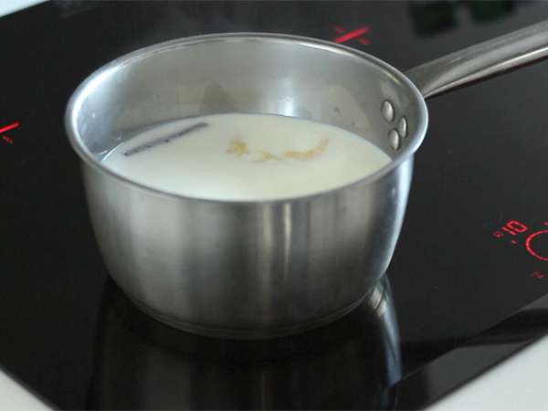 Jablkový a karamelový puding s croissantmi - Príprava krok 1