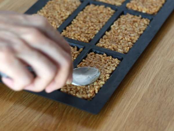 Pufovaná ryžová cereálna tyčinka s arašidmi - Príprava krok 6
