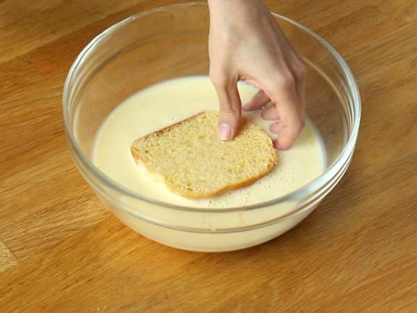 Tvarohový koláč a tvarohové tyčinky s francúzskym toastom (French toast cheesecake bars) - Príprava krok 3