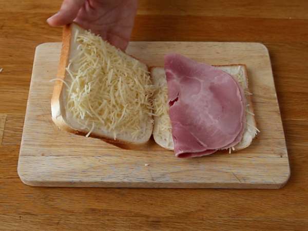 Gourmet croque-monsieur s bešamelovou omáčkou - Príprava krok 2