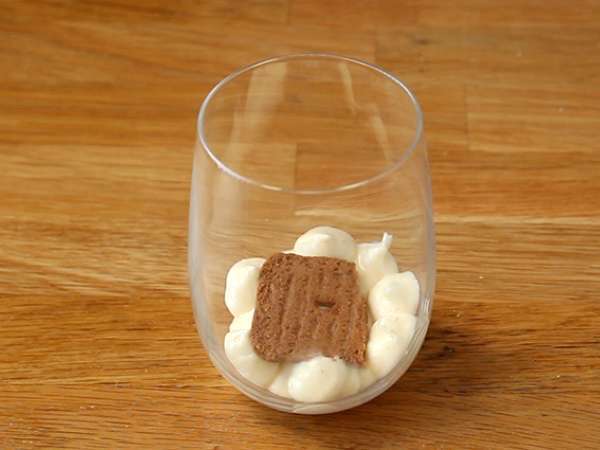 Tiramisu so speculoos a karamelom zo slaného masla - Príprava krok 3