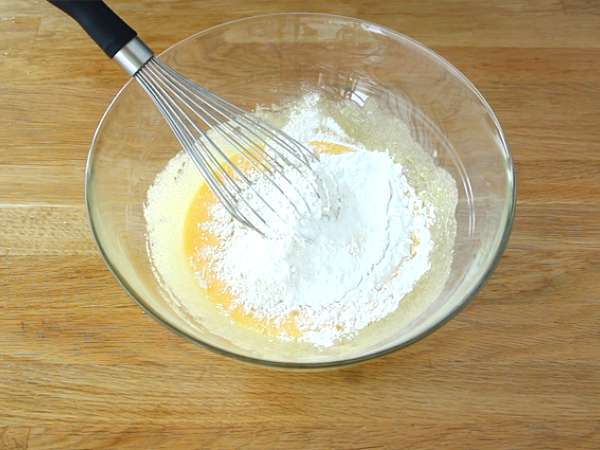 Vrstvový koláč s jahodami a mascarpone krémom - Príprava krok 2