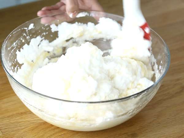 Vrstvový koláč s jahodami a mascarpone krémom - Príprava krok 3