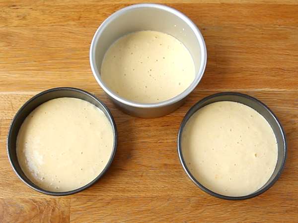 Vrstvový koláč s jahodami a mascarpone krémom - Príprava krok 4