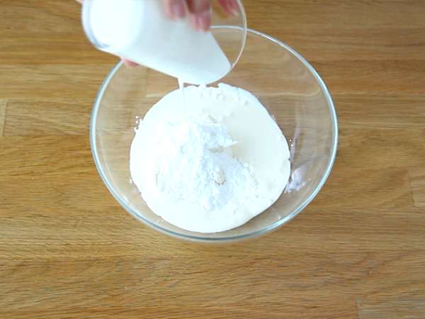 Vrstvový koláč s jahodami a mascarpone krémom - Príprava krok 6