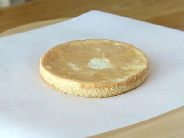 Vrstvový koláč s jahodami a mascarpone krémom - Príprava krok 7