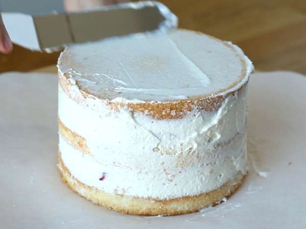 Vrstvový koláč s jahodami a mascarpone krémom - Príprava krok 9