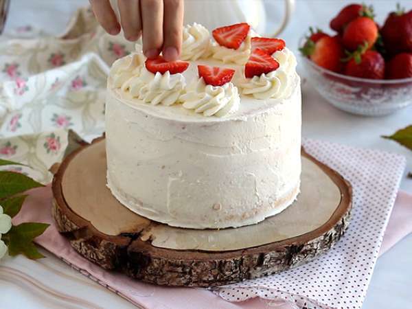 Vrstvový koláč s jahodami a mascarpone krémom - Príprava krok 11