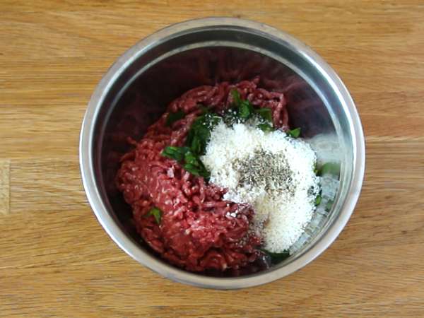 Mäsové guľky z hovädzieho mäsa a parmezánu - Príprava krok 1