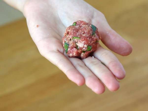 Mäsové guľky z hovädzieho mäsa a parmezánu - Príprava krok 2