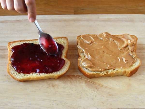 Francúzsky toast s arašidovým maslom a želé - Príprava krok 2