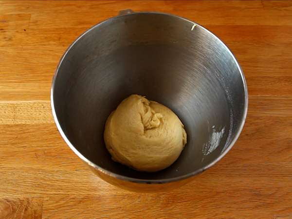 Brioška Babka s čokoládou a lieskovými orieškami - Príprava krok 3