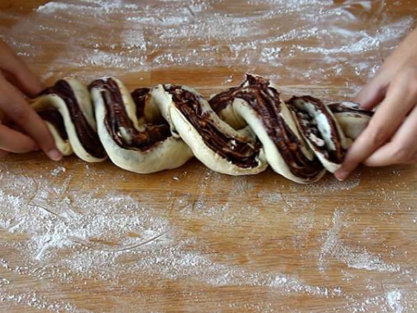 Brioška Babka s čokoládou a lieskovými orieškami - Príprava krok 7