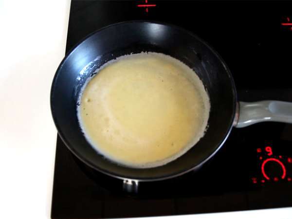 Palacinky plnené bešamelovou omáčkou, syrom a šunkou - Príprava krok 3