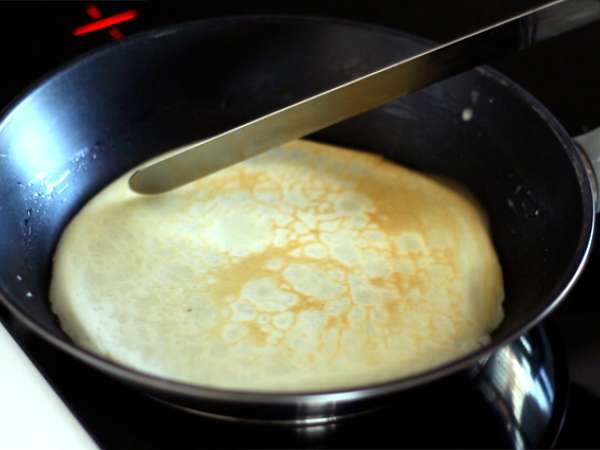 Palacinky plnené bešamelovou omáčkou, syrom a šunkou - Príprava krok 4