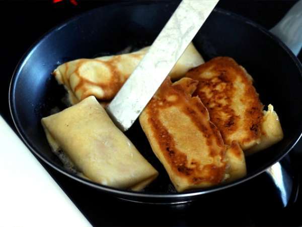 Palacinky plnené bešamelovou omáčkou, syrom a šunkou - Príprava krok 10