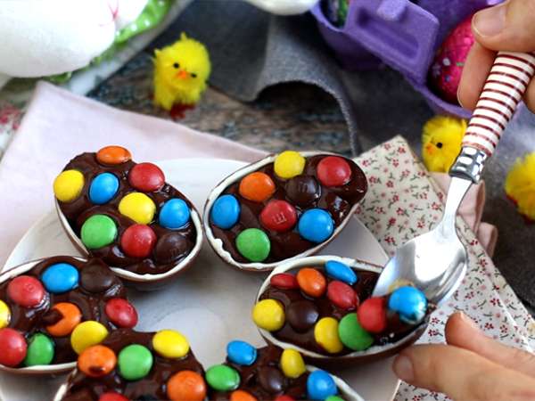 Veľkonočné vajíčka plnené čokoládovým dezertným krémom a M&M's - Príprava krok 5