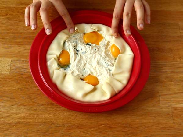 Špenátový, ricottový a vaječný koláč - talianska Torta Pasqualina - Príprava krok 6