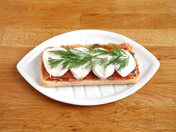 Panini s lososom, mozzarellou a kôprom - Príprava krok 3
