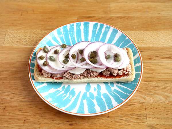 Panini s tuniakom, paradajkami a kaparami - Príprava krok 3