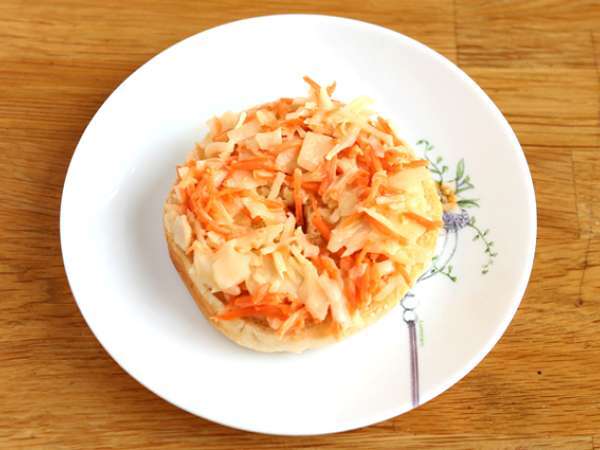 Sendvič s morčacím bagelom, zelný šalát, vajce na tvrdo - Príprava krok 1
