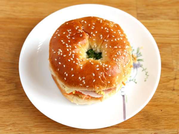 Sendvič s morčacím bagelom, zelný šalát, vajce na tvrdo - Príprava krok 4