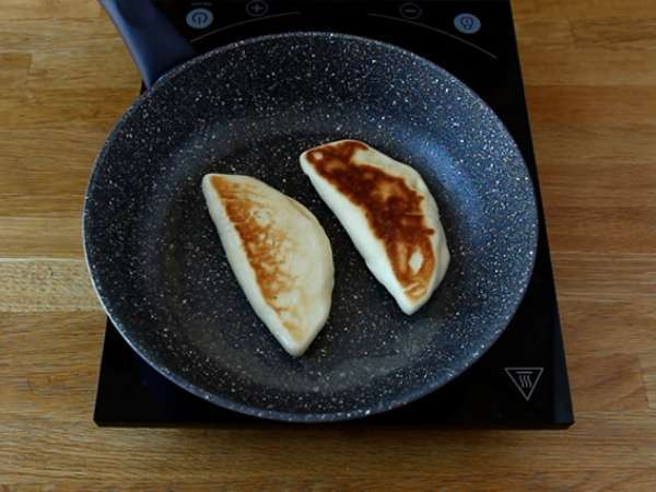 Turecké palacinky plnené fetou, citrónom a petržlenovou vňaťou - Gözleme - Príprava krok 8