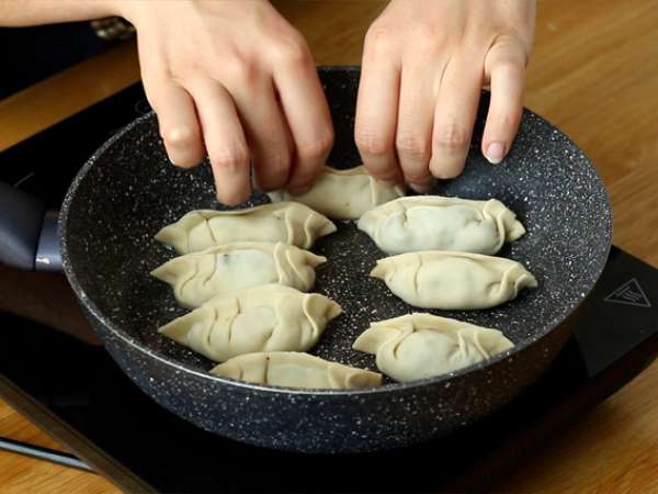 Gyozas s kuracím mäsom, mrkvou a hubami - Príprava krok 10