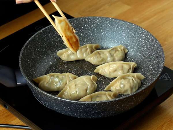 Gyozas s kuracím mäsom, mrkvou a hubami - Príprava krok 11