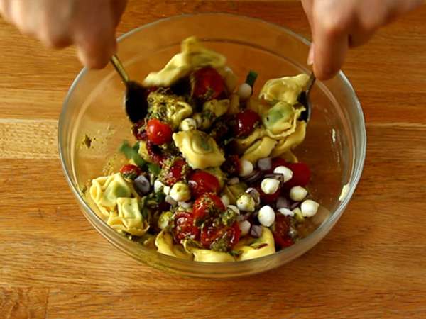 Tortellini a šalát s pestom - Príprava krok 4