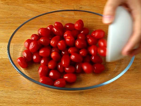 Tagliatelle feta cherry paradajky - pečené cestoviny s feta paradajkami - Príprava krok 1