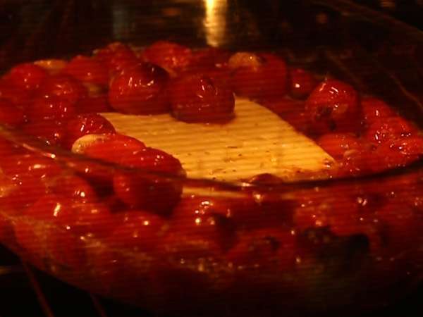 Tagliatelle feta cherry paradajky - pečené cestoviny s feta paradajkami - Príprava krok 4