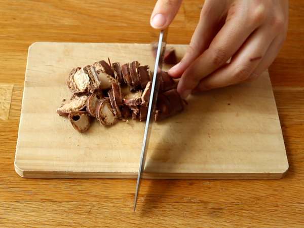Báječný tvarohový koláč Kinder Bueno bez pečenia - Príprava krok 3