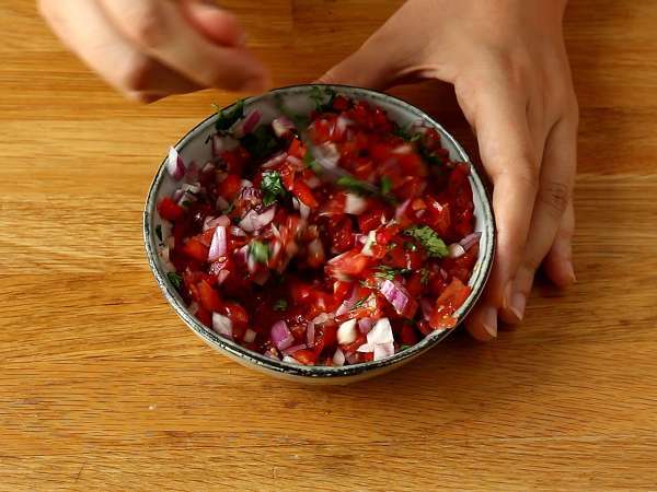 Pico de gallo a domáce tortillové čipsy - Príprava krok 2