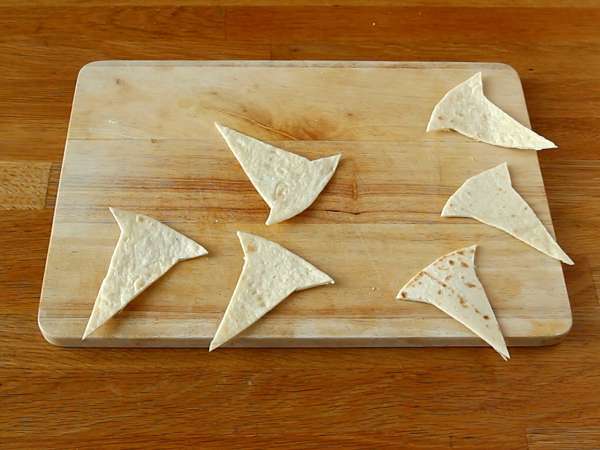Čarodejnícke klobúky - tortilla chipsy - Príprava krok 1