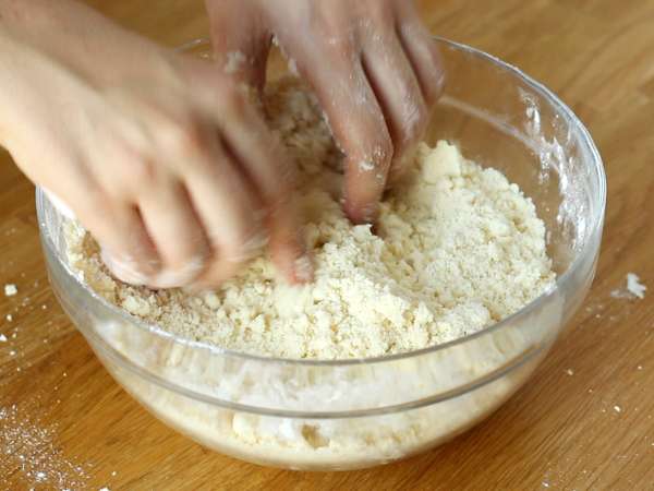Jednoduché a veľmi vlhké čokoládové koláčiky - Príprava krok 2