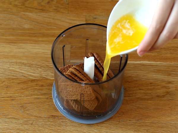 Nepečené tvarohové koláče so sušienkami speculoos - Príprava krok 1