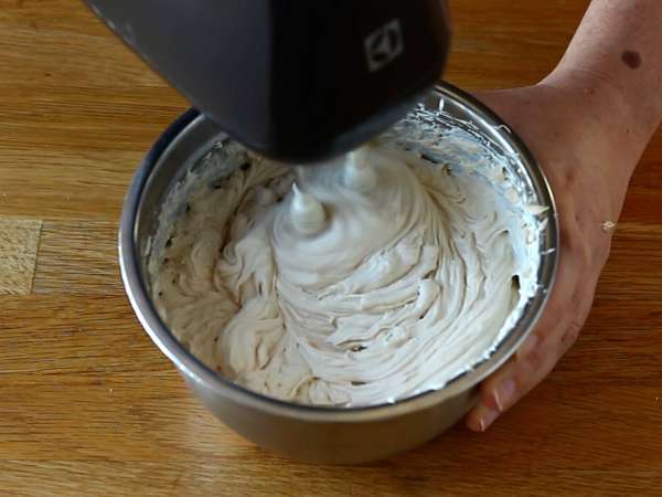 Nepečené tvarohové koláče so sušienkami speculoos - Príprava krok 3
