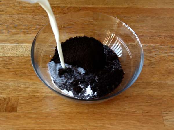 Oreo koláč len z 3 ingrediencií, hotový za 6 minút v mikrovlnnej rúre! - Príprava krok 2