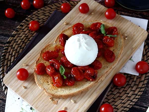 Bruschetta s pečenými paradajkami a burratou - Príprava krok 4